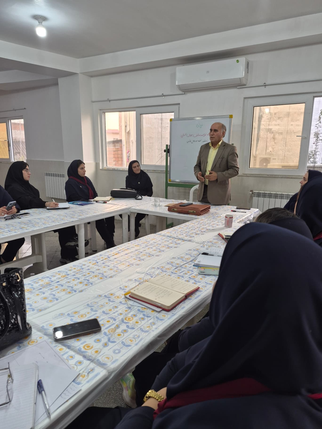 دبستان غیر دولتی دخترانه سفیران یاس 